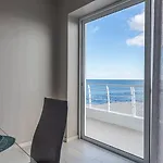 Waters-edge Complex Apartamento