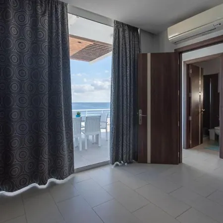 Waters-edge Complex Apartman *