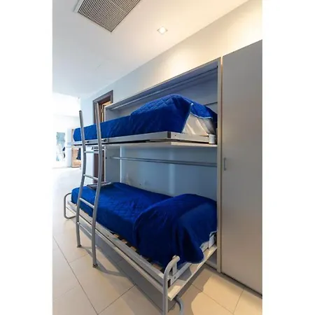 Waters-edge Complex Apartman