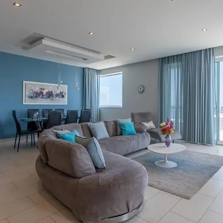 Waters-edge Complex Apartman
