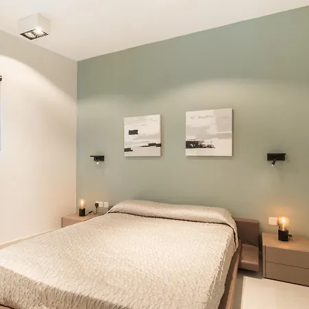 Waters-edge Complex *