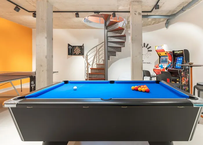 Waters-edge Complex *