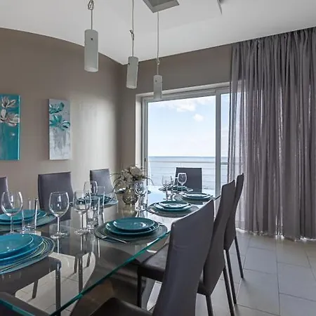 Waters-edge Complex Daire