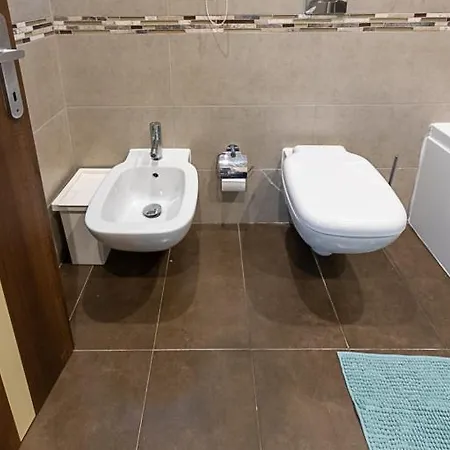 Waters-edge Complex Daire