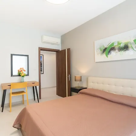 Waters-edge Complex Apartment *