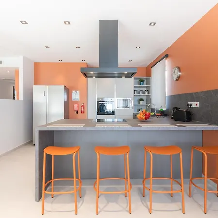 Waters-edge Complex Daire