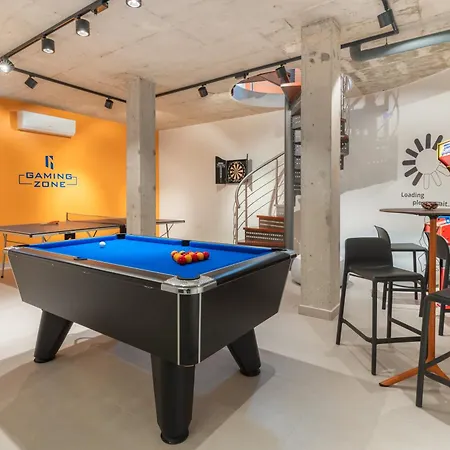 Daire Waters-edge Complex *