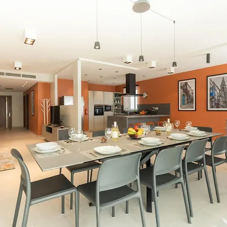 Waters-edge Complex Apartment *